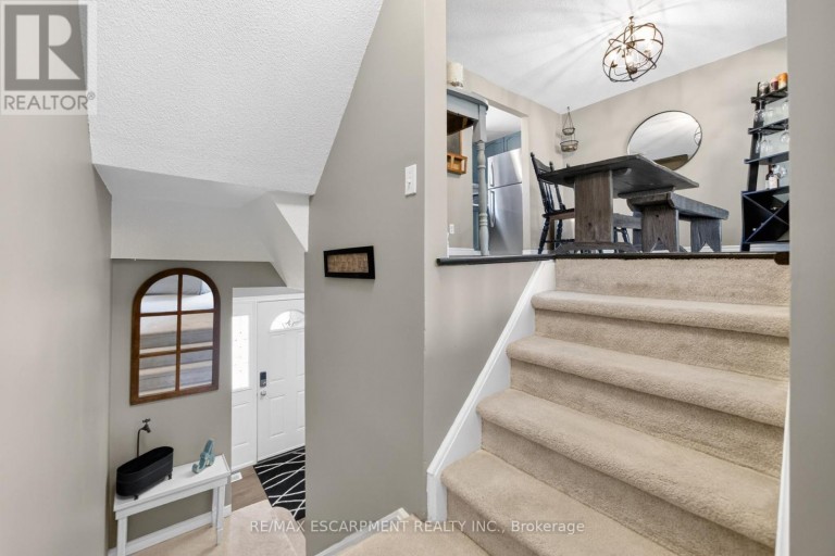 31 - 23 WATSONS LANE, Hamilton (Dundas), Ontario, L9H5G9