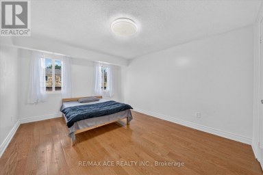 65 CRICKLEWOOD CRESCENT Markham (Royal Orchard) Ontario photo 24