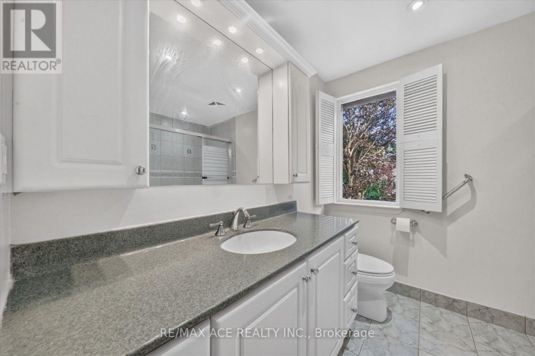 65 CRICKLEWOOD CRESCENT, Markham (Royal Orchard), Ontario, L3T4T8