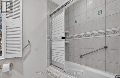 65 CRICKLEWOOD CRESCENT Markham (Royal Orchard) Ontario photo 26