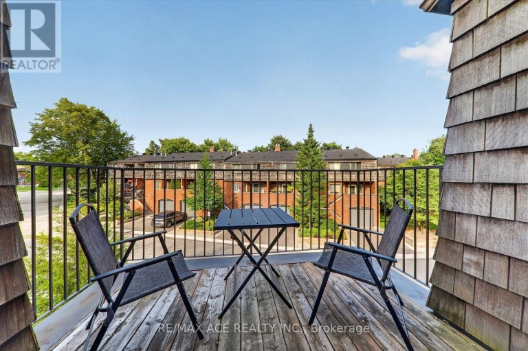65 CRICKLEWOOD CRESCENT, Markham (Royal Orchard), Ontario, L3T4T8