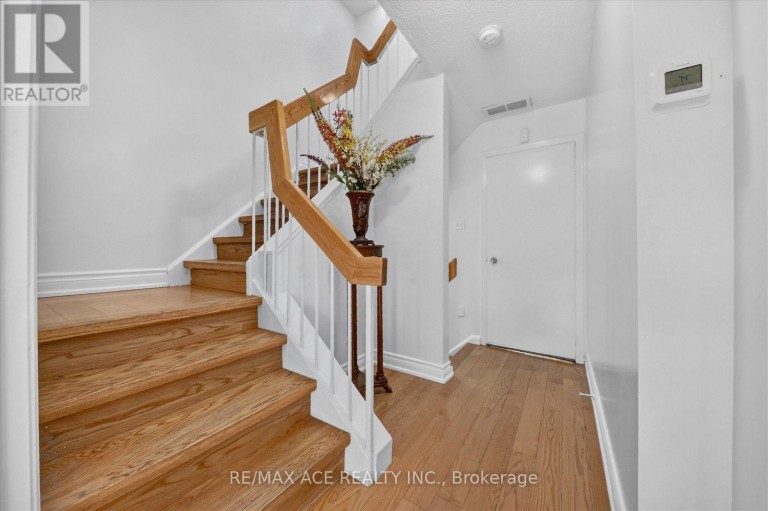 65 CRICKLEWOOD CRESCENT, Markham (Royal Orchard), Ontario, L3T4T8