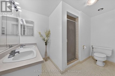 65 CRICKLEWOOD CRESCENT Markham (Royal Orchard) Ontario photo 44