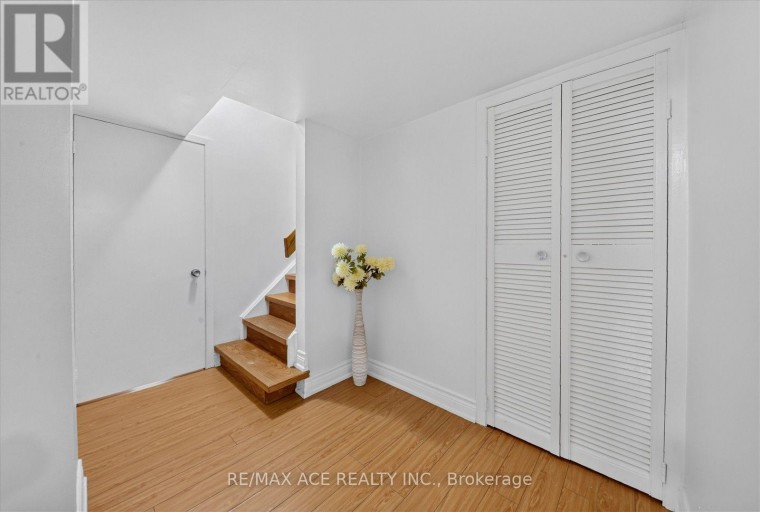 65 CRICKLEWOOD CRESCENT, Markham (Royal Orchard), Ontario, L3T4T8
