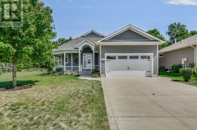 51 DEERFIELD ROAD Lambton Shores (Grand Bend) Ontario photo 1