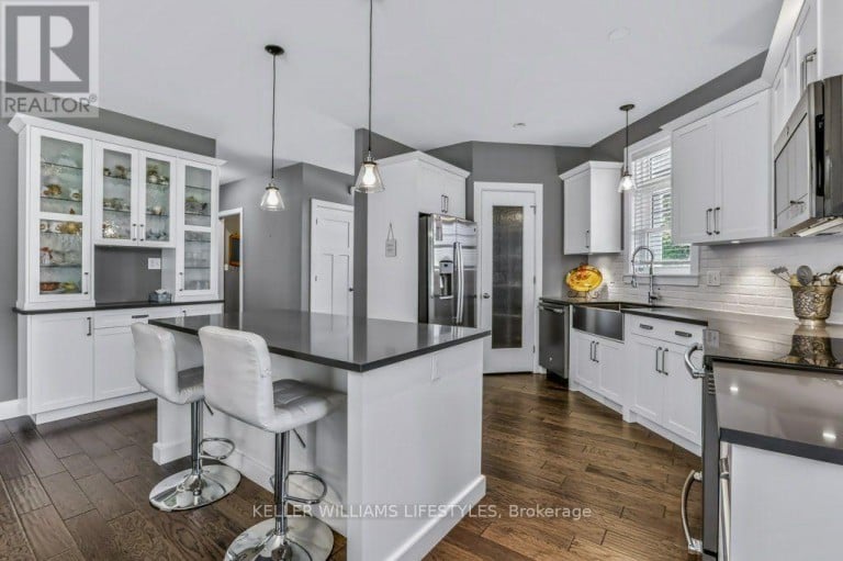 51 DEERFIELD ROAD, Lambton Shores (Grand Bend), Ontario, N0M1T0