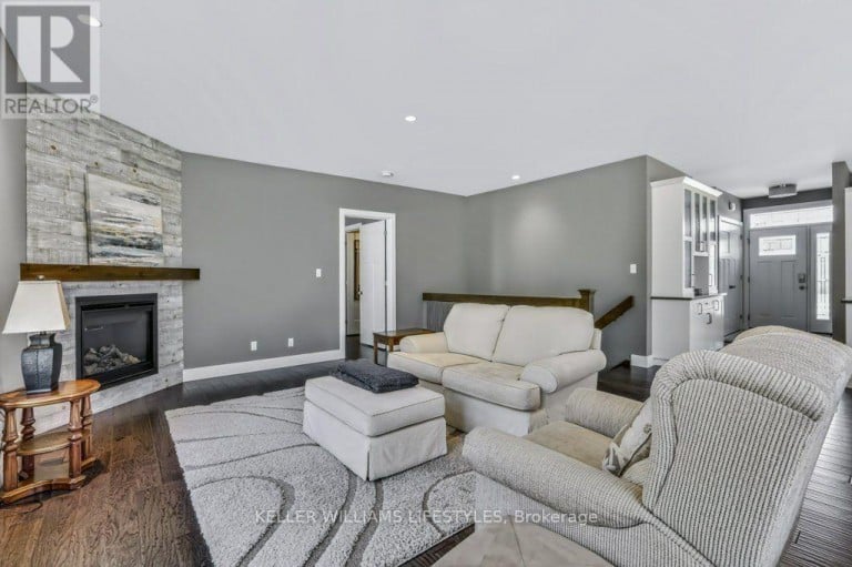 51 DEERFIELD ROAD, Lambton Shores (Grand Bend), Ontario, N0M1T0