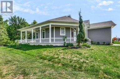 51 DEERFIELD ROAD Lambton Shores (Grand Bend) Ontario photo 2