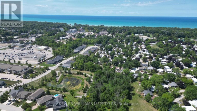 51 DEERFIELD ROAD, Lambton Shores (Grand Bend), Ontario, N0M1T0