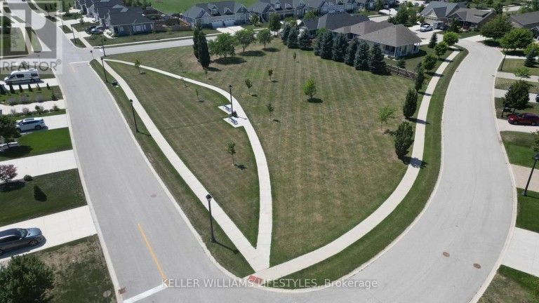 51 DEERFIELD ROAD, Lambton Shores (Grand Bend), Ontario, N0M1T0