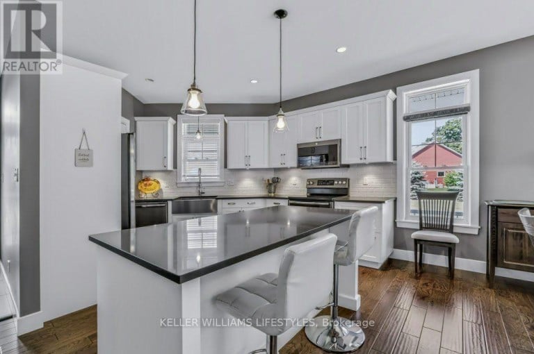 51 DEERFIELD ROAD, Lambton Shores (Grand Bend), Ontario, N0M1T0