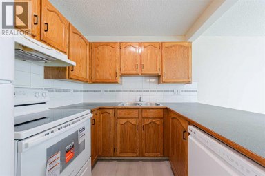 88 Country Hills Villas NW Calgary Alberta photo 5