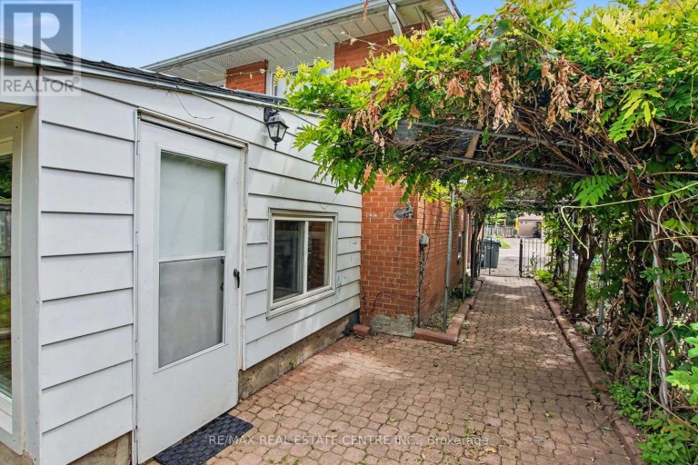 46 NORTHWOOD DRIVE, Brampton (Northwood Park), Ontario, L6X2L2