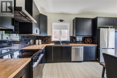 210 HAWKSWOOD Drive Kitchener Ontario photo 12
