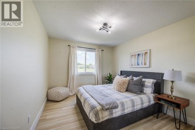 210 HAWKSWOOD Drive Kitchener Ontario photo 17