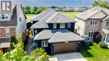 210 HAWKSWOOD Drive Kitchener Ontario photo 2
