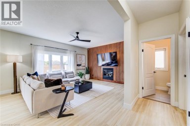 210 HAWKSWOOD Drive Kitchener Ontario photo 6