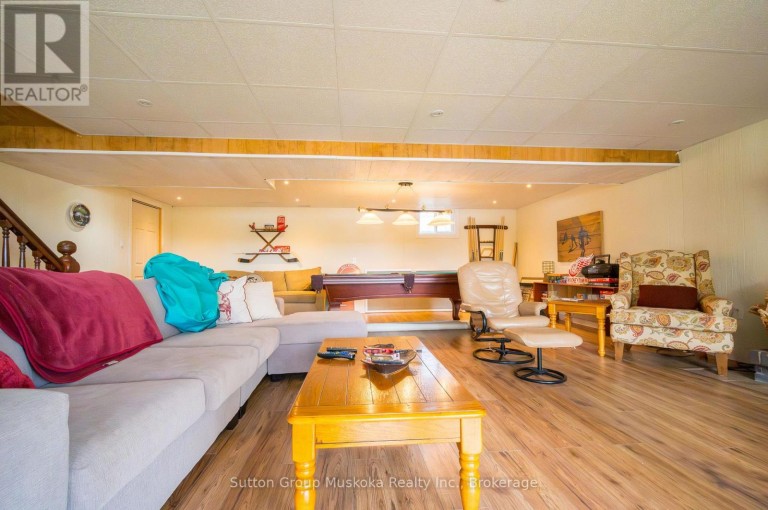 562 AND 568 EAST WASEOSA LAKE ROAD, Huntsville (Chaffey), Ontario, P1H2J4