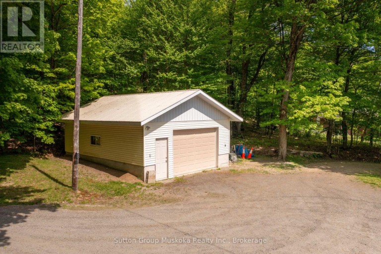 562 AND 568 EAST WASEOSA LAKE ROAD, Huntsville (Chaffey), Ontario, P1H2J4