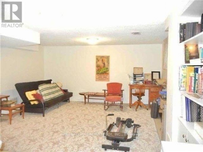 198 WATERLOO AVENUE, Toronto (Bathurst Manor), Ontario, M3H3Z2