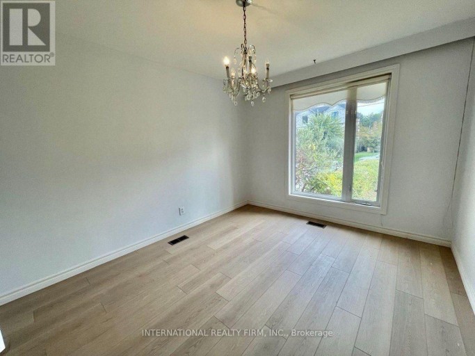 198 WATERLOO AVENUE, Toronto (Bathurst Manor), Ontario, M3H3Z2