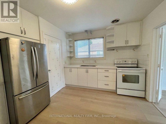 198 WATERLOO AVENUE, Toronto (Bathurst Manor), Ontario, M3H3Z2
