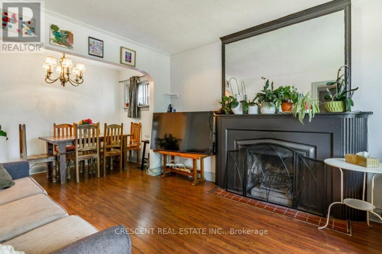 982 BRIAR HILL AVENUE, Toronto (Briar Hill-Belgravia), Ontario, M6B1M3