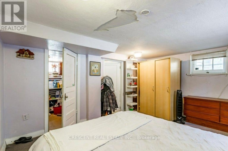 982 BRIAR HILL AVENUE, Toronto (Briar Hill-Belgravia), Ontario, M6B1M3