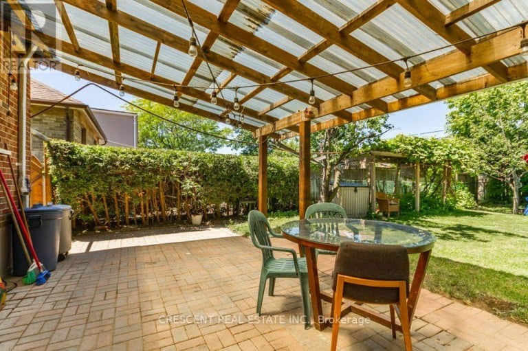 982 BRIAR HILL AVENUE, Toronto (Briar Hill-Belgravia), Ontario, M6B1M3