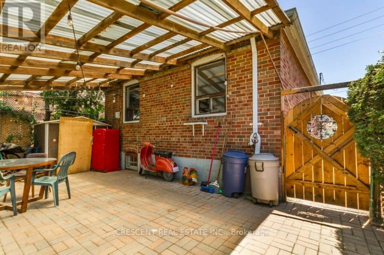 982 BRIAR HILL AVENUE, Toronto (Briar Hill-Belgravia), Ontario, M6B1M3
