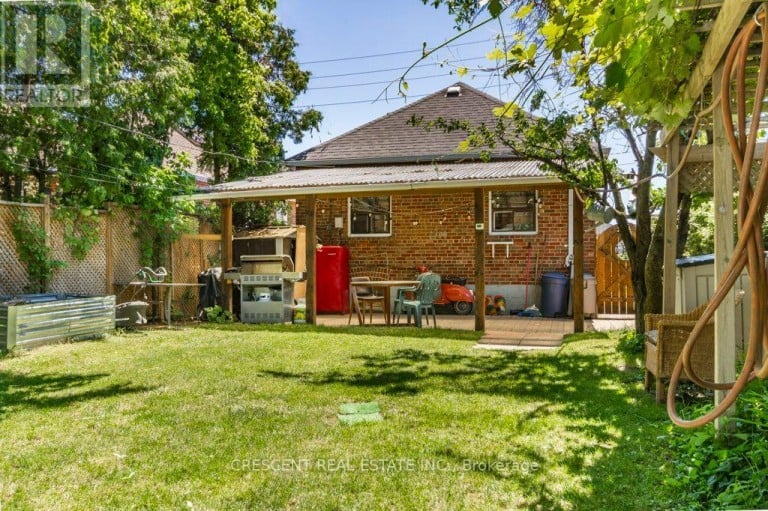 982 BRIAR HILL AVENUE, Toronto (Briar Hill-Belgravia), Ontario, M6B1M3
