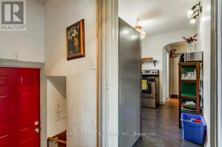 982 BRIAR HILL AVENUE, Toronto (Briar Hill-Belgravia), Ontario, M6B1M3