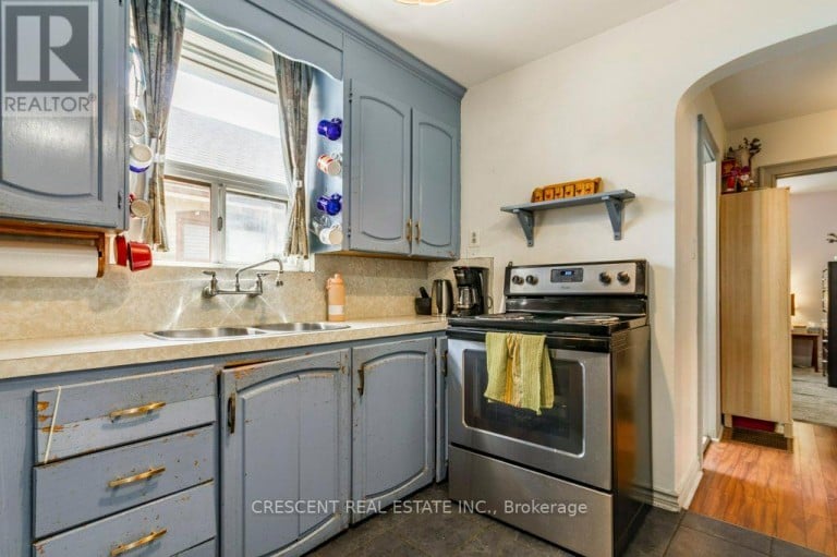 982 BRIAR HILL AVENUE, Toronto (Briar Hill-Belgravia), Ontario, M6B1M3
