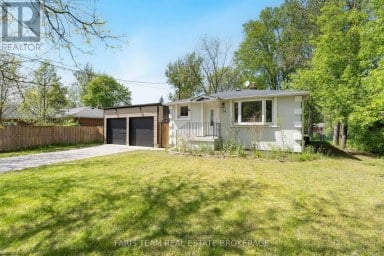 136 ORIOLE DRIVE East Gwillimbury (Holland Landing) Ontario photo 1