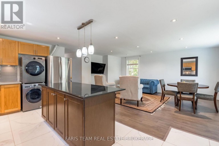 136 ORIOLE DRIVE, East Gwillimbury (Holland Landing), Ontario, L9N1G9
