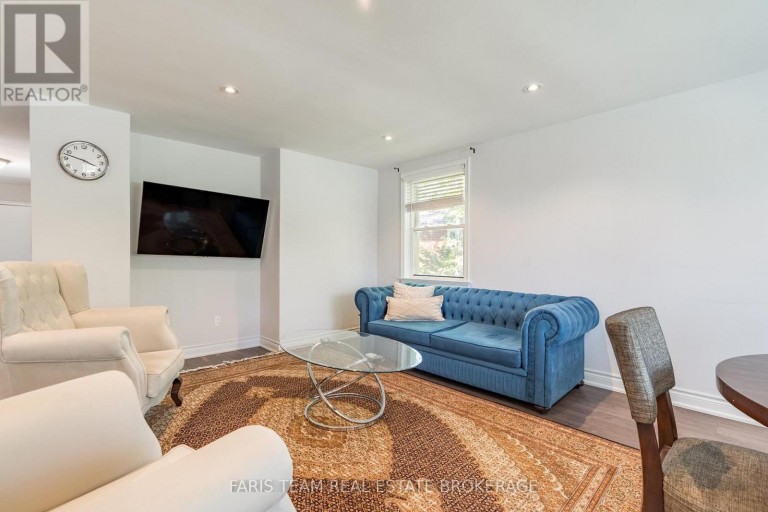 136 ORIOLE DRIVE, East Gwillimbury (Holland Landing), Ontario, L9N1G9