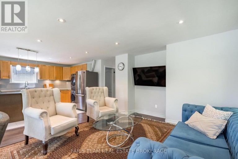 136 ORIOLE DRIVE, East Gwillimbury (Holland Landing), Ontario, L9N1G9