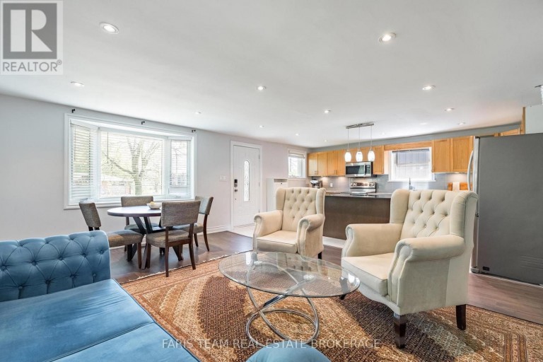 136 ORIOLE DRIVE, East Gwillimbury (Holland Landing), Ontario, L9N1G9