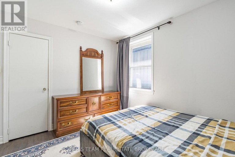 136 ORIOLE DRIVE, East Gwillimbury (Holland Landing), Ontario, L9N1G9
