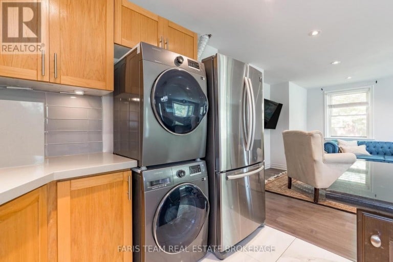 136 ORIOLE DRIVE, East Gwillimbury (Holland Landing), Ontario, L9N1G9