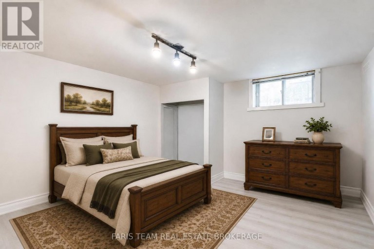 136 ORIOLE DRIVE, East Gwillimbury (Holland Landing), Ontario, L9N1G9