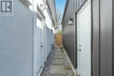 136 ORIOLE DRIVE East Gwillimbury (Holland Landing) Ontario photo 32
