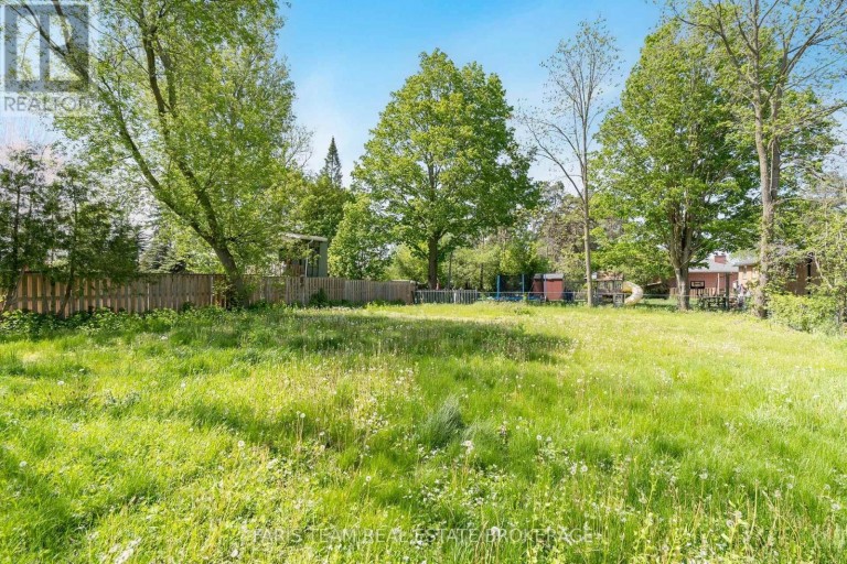 136 ORIOLE DRIVE, East Gwillimbury (Holland Landing), Ontario, L9N1G9