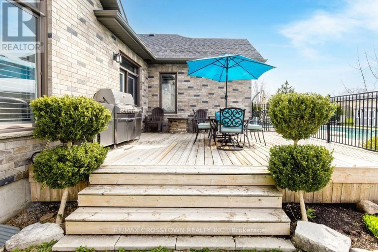 25 MENNILL DRIVE, Springwater (Snow Valley), Ontario, L0L1Y3