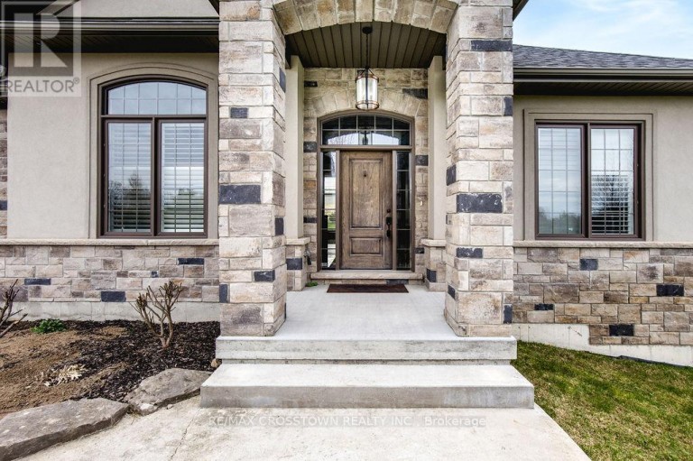 25 MENNILL DRIVE, Springwater (Snow Valley), Ontario, L0L1Y3