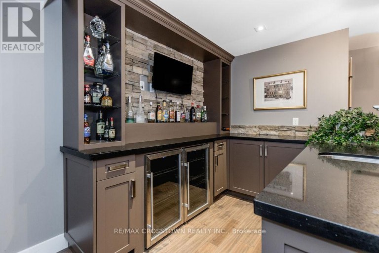 25 MENNILL DRIVE, Springwater (Snow Valley), Ontario, L0L1Y3