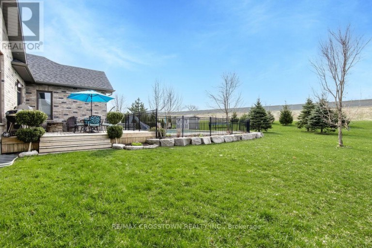 25 MENNILL DRIVE, Springwater (Snow Valley), Ontario, L0L1Y3