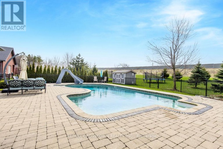 25 MENNILL DRIVE, Springwater (Snow Valley), Ontario, L0L1Y3