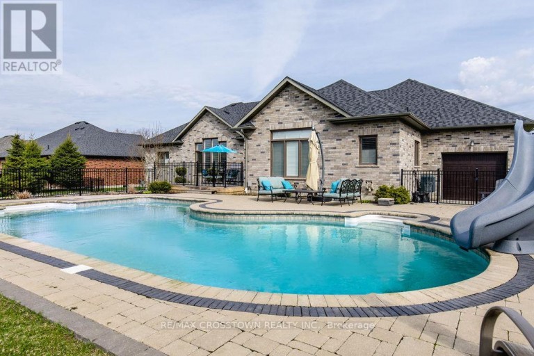 25 MENNILL DRIVE, Springwater (Snow Valley), Ontario, L0L1Y3
