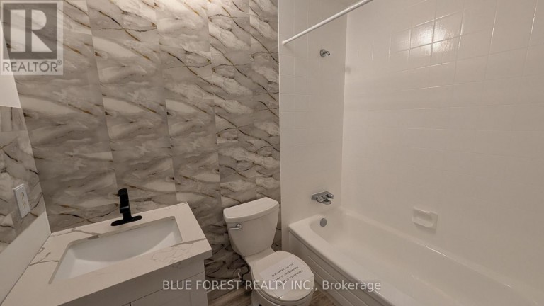212 - 600 GRENFELL DRIVE, London North (North C), Ontario, N5X2R8